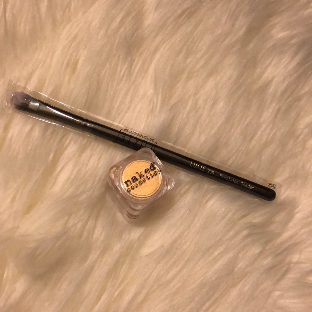 NAKED EYESHADOW AND LUXIE BRUSH SET